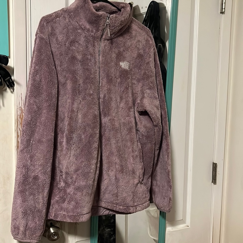 Woman’s pink North face